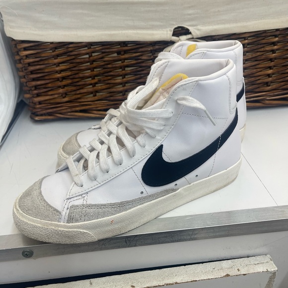 Nike White and Yellow Sneakers with Orange Detail - Picture 6 of 6